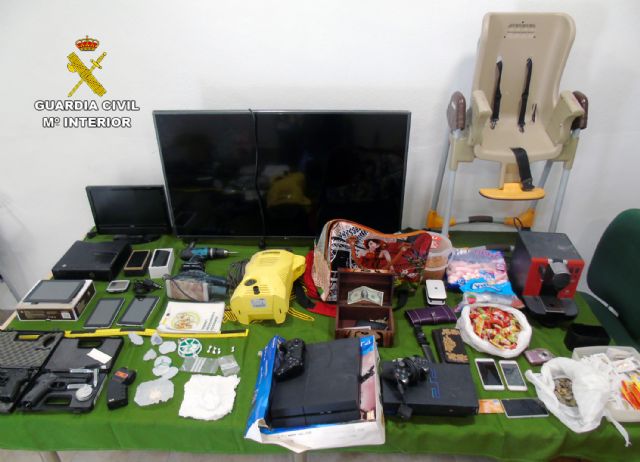 La Guardia Civil detiene a los seis miembros de un grupo criminal dedicado al robo en viviendas y comercios de Bullas - 1, Foto 1