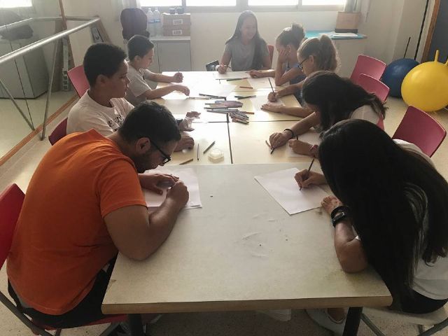 La asociación 'Puro Corazón' realiza talleres vacacionales de verano en el Centro Social de Los Pulpites - 2, Foto 2