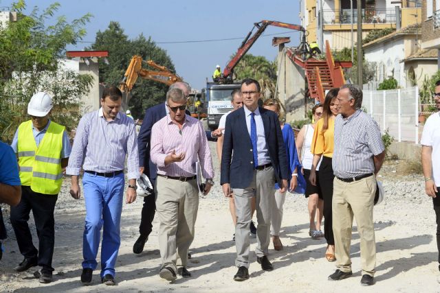 El desmontaje de la pasarela sobre el antiguo ferrocarril en Beniaján deja paso a la Vía Verde que recorrerá 40.000 m2 de Huerta - 2, Foto 2