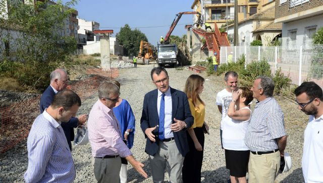 El desmontaje de la pasarela sobre el antiguo ferrocarril en Beniaján deja paso a la Vía Verde que recorrerá 40.000 m2 de Huerta - 3, Foto 3