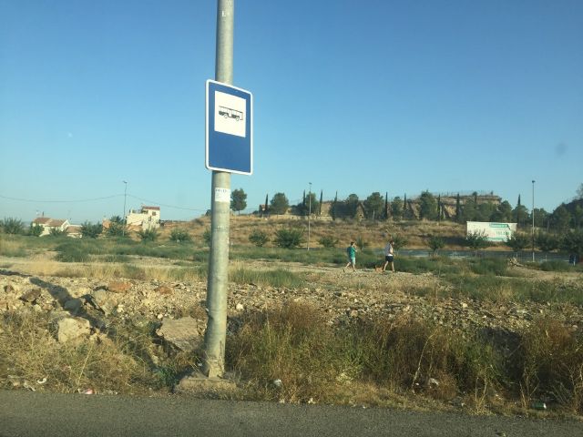 El PSOE exige paradas de autobús en condiciones para que los usuarios se sientan cómodos y seguros también en las pedanías - 1, Foto 1