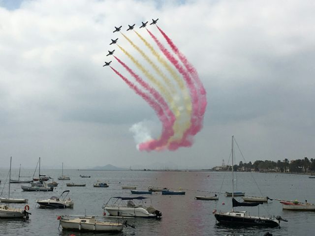 La Patrulla Águila y el VII Día del Caldero protagonizan el día del Patrón, que esta tarde recorrerá las calles de Santiago de la Ribera en procesión - 1, Foto 1