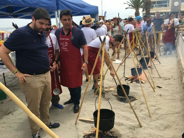 La Patrulla Águila y el VII Día del Caldero protagonizan el día del Patrón, que esta tarde recorrerá las calles de Santiago de la Ribera en procesión - 5, Foto 5
