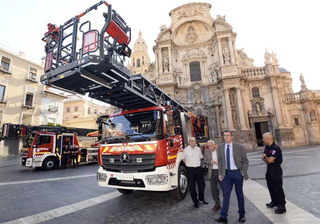 El Ayuntamiento invierte un millón y medio de euros para combatir el fuego con dos nuevos camiones de Bomberos - 2, Foto 2
