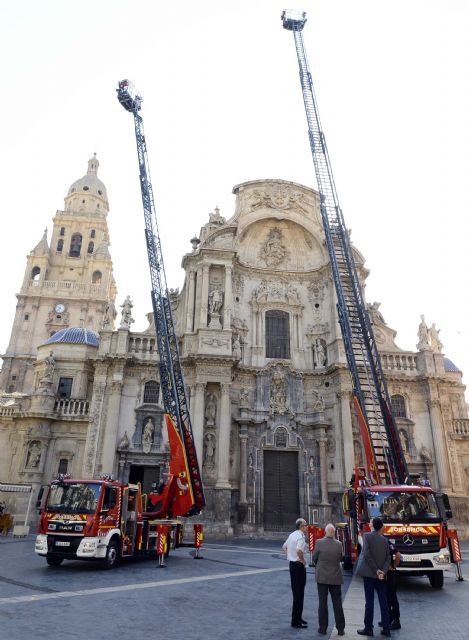 El Ayuntamiento invierte un millón y medio de euros para combatir el fuego con dos nuevos camiones de Bomberos - 3, Foto 3