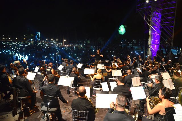 La Orquesta Sinfónica de la Región de Murcia ofrece su concierto de pop-rock sinfónico en la playa de Los Narejos - 1, Foto 1