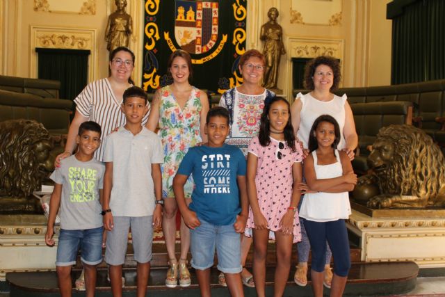 Los cinco menores saharauis acogidos este verano en Jumilla son recibidos en el Ayuntamiento - 1, Foto 1