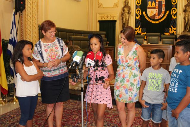 Los cinco menores saharauis acogidos este verano en Jumilla son recibidos en el Ayuntamiento - 3, Foto 3