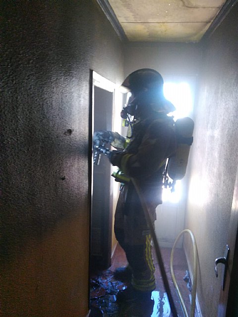 Bomberos CEIS apagan incendio vivienda en Yecla - 1, Foto 1