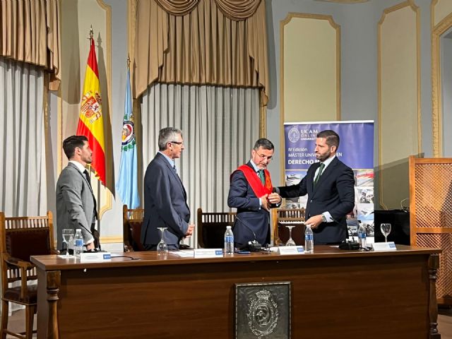 Abogados y miembros de las Fuerzas Armadas y de la Guarda Civil se gradúan en el Máster en Derecho Militar de la UCAM - 1, Foto 1