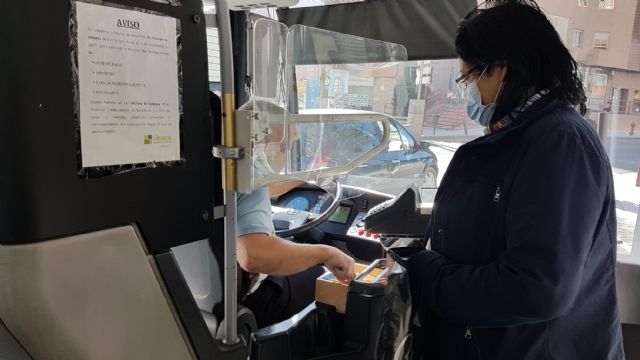 El Ayuntamiento de Lorca aprueba la reducción del bono de autobús urbano, que costará un 30 por ciento menos a partir de septiembre - 1, Foto 1