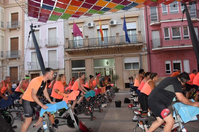 Una clase de spinning al aire libre llena el centro de Calasparra de música y deporte - 1, Foto 1