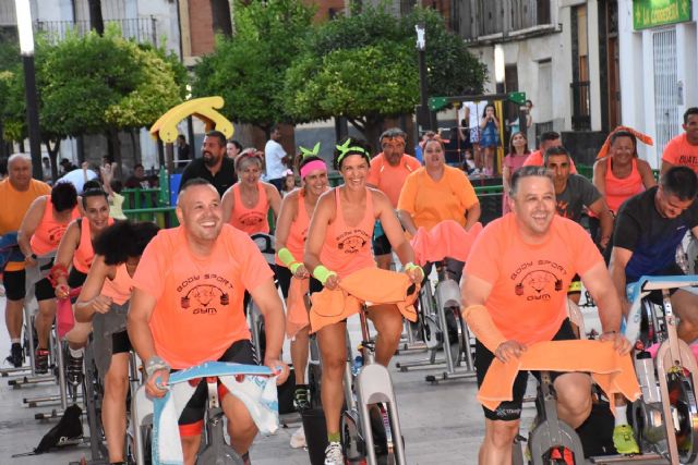 Una clase de spinning al aire libre llena el centro de Calasparra de música y deporte - 4, Foto 4