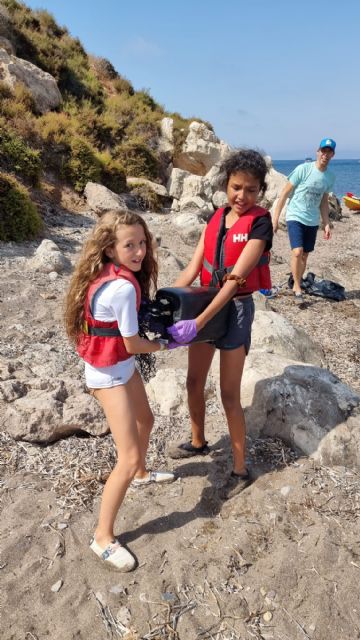 El Club Náutico de Águilas hizo un llamamiento el pasado sábado 23 de julio a voluntarios para llevar a cabo una acción medioambiental - 1, Foto 1