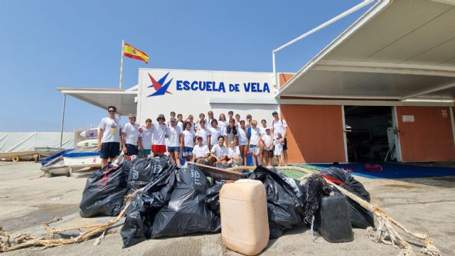 El Club Náutico de Águilas hizo un llamamiento el pasado sábado 23 de julio a voluntarios para llevar a cabo una acción medioambiental - 5, Foto 5