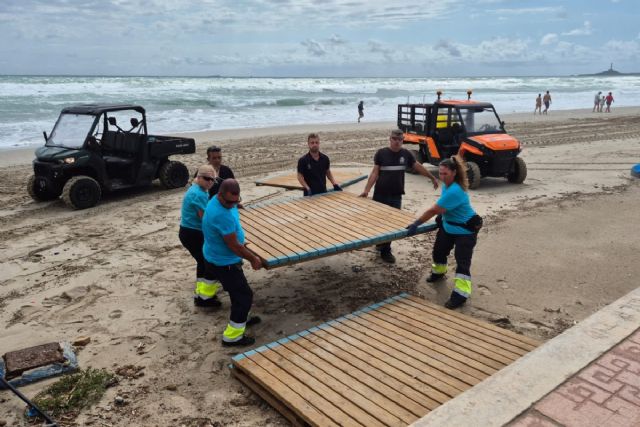 La playas de Cartagena se ponen de nuevo a punto tras superar el temporal sin daños - 1, Foto 1