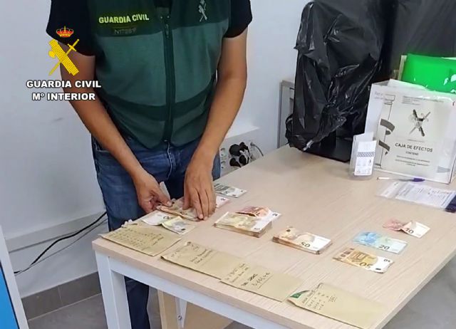 La Guardia Civil detiene a cuatro integrantes de un grupo criminal dedicado a favorecer la inmigración irregular - 5, Foto 5