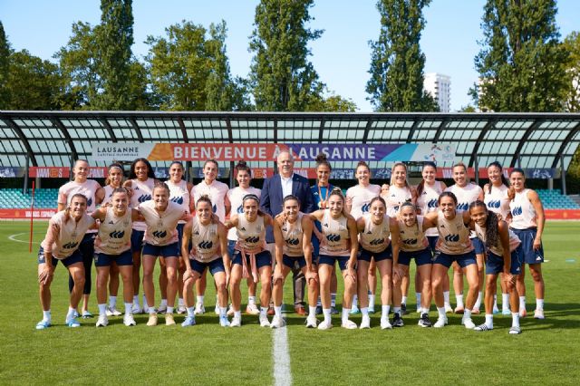 El CEO de Iberdrola España asiste al entrenamiento de la selección, previo a la final de Suiza - 1, Foto 1