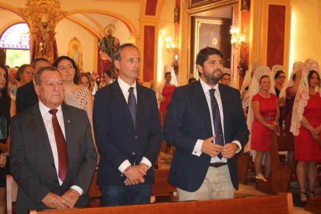 El presidente de la Comunidad asiste a la eucaristía en honor a San Bartolomé Apóstol en Librilla - 1, Foto 1