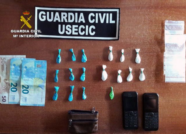 La Guardia Civil desmantela un punto de venta de droga ambulante en una zona de ocio de San Javier - 1, Foto 1