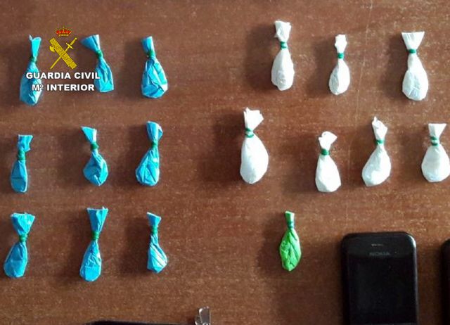 La Guardia Civil desmantela un punto de venta de droga ambulante en una zona de ocio de San Javier - 3, Foto 3