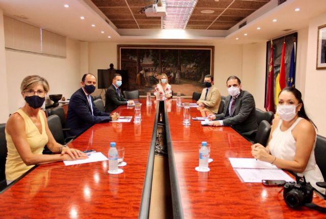 La Comunidad consolida la relación comercial con Ecuador tras la reunión con el portavoz del presidente - 1, Foto 1