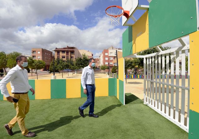 Tres zonas verdes de El Palmar estrenan pistas multideportivas con porterías y canastas para las familias de la pedanía - 1, Foto 1