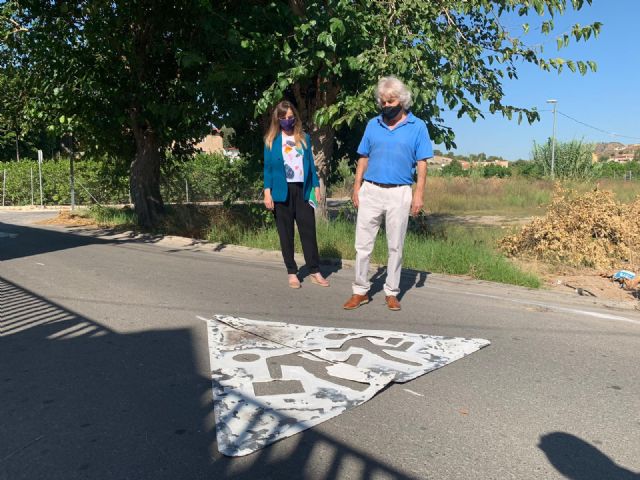 El Ayuntamiento desarrolla una campaña de repintado de señalización en entornos escolares que incluirá mensajes para prevenir el COVID-19 - 4, Foto 4
