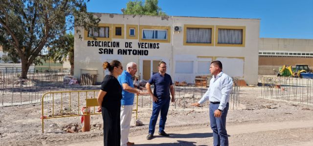 El alcalde de Lorca visita el Parque de San Antonio donde se están ejecutando trabajos de ampliación para dotar al municipio de un nuevo gran espacio verde - 1, Foto 1