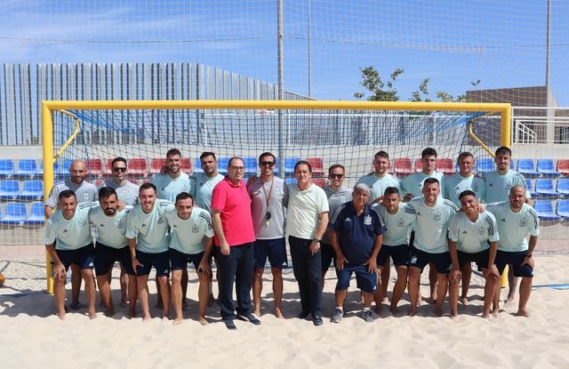 Las selecciones españolas masculina y femenina de fútbol playa entrenan en Mazarrón esta semana, Foto 1