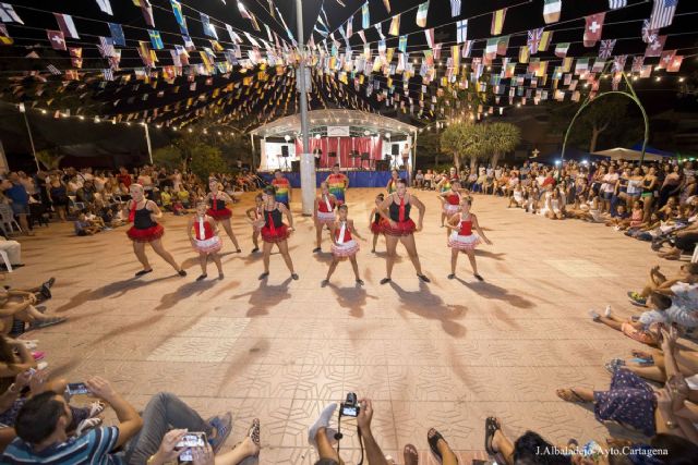Música en directo, baile y jornadas de convivencia, en las fiestas de la Barriada Cuatro Santos - 1, Foto 1