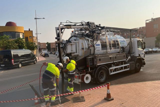 El Ayuntamiento de Cartagena refuerza la limpieza de imbornales ante la previsión de lluvias fuertes - 1, Foto 1