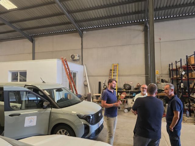 Lorca suma dos nuevos vehículos a su parque móvil para reforzar la asistencia a los ciudadanos desde el servicio eléctrico municipal y el área de parques y jardines - 3, Foto 3