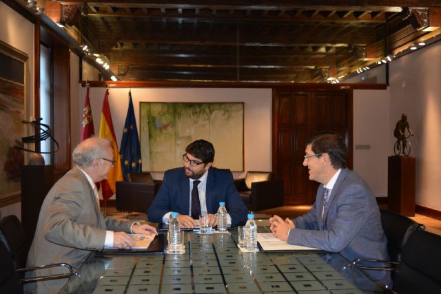 Fernando López Miras se reúne con el presidente de la Unión Murciana de Hospitales y Clínicas - 1, Foto 1