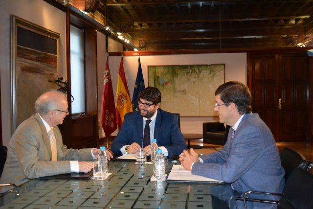Fernando López Miras se reúne con el presidente de la Unión Murciana de Hospitales y Clínicas - 2, Foto 2