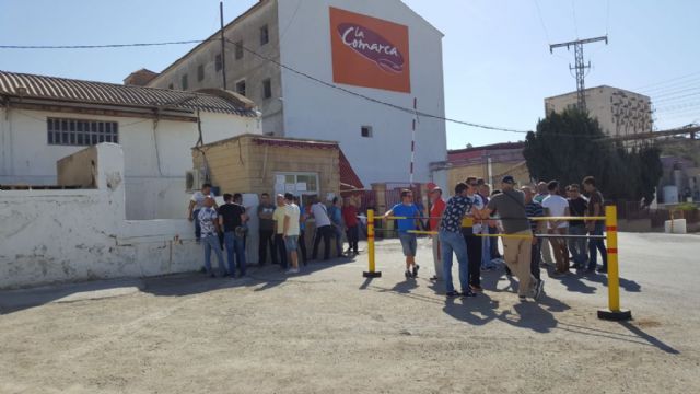 IU-V muestra su solidaridad con los trabajadores del matadero de Lorca - 1, Foto 1