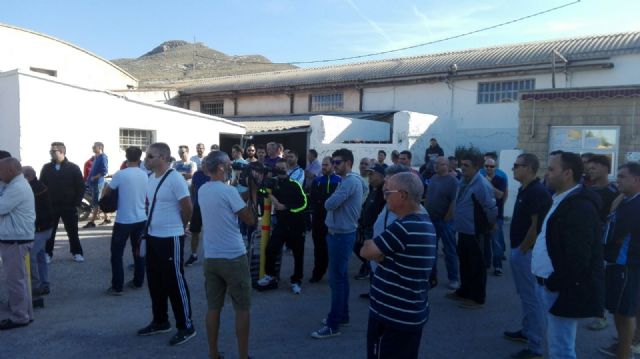 IU-V muestra su solidaridad con los trabajadores del matadero de Lorca - 3, Foto 3