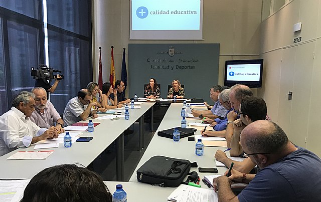 La mesa sectorial de educación concertada destaca la seguridad que aporta la ampliación a seis años de los convenios para 5.000 docentes - 1, Foto 1