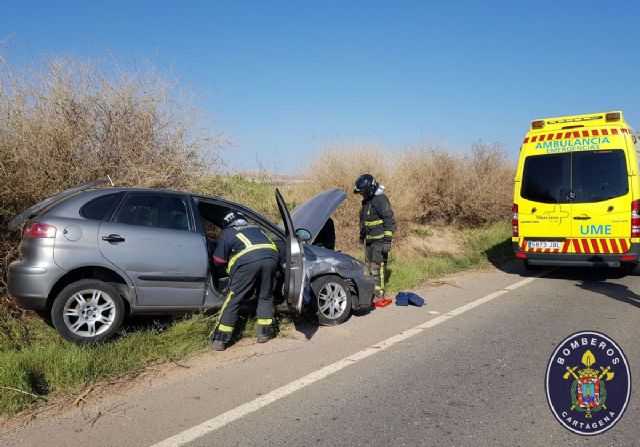 Accidente de trafico junto a la estacion de FEVE del Abrevadero - 1, Foto 1