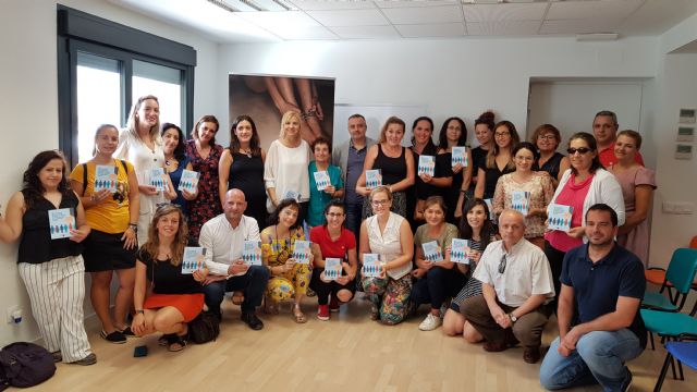 La Comunidad edita una guía con todos los recursos que ofrece a las víctimas de trata - 1, Foto 1