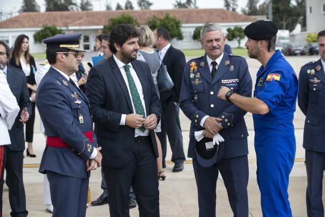 López Miras resalta el prestigio logrado por la escuela de paracaidismo Méndez Parada con más de 70 años de formación al más alto nivel - 2, Foto 2