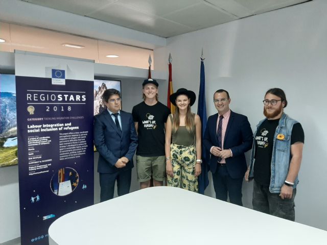 Una comitiva de jóvenes europeos visita la Región para conocer el protocolo de inserción de refugiados - 1, Foto 1