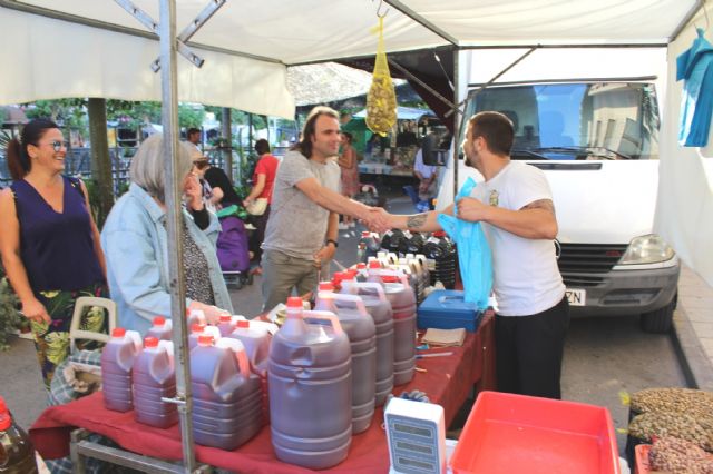 El concejal de Mercado Semanal y Plaza de Abastos inicia una ronda para presentarse a los vendedores ambulantes de este servicio - 2, Foto 2