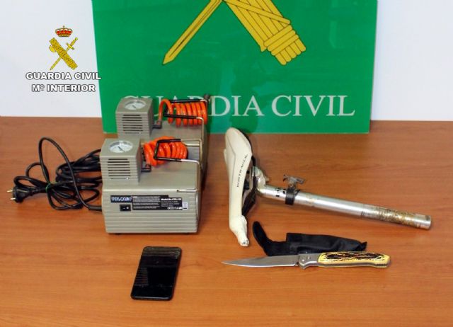 La Guardia Civil detiene a tres jóvenes en Lorca dedicados a cometer robos en colegios - 2, Foto 2
