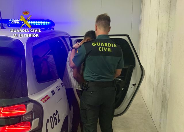 La Guardia Civil detiene a tres jóvenes en Lorca dedicados a cometer robos en colegios - 3, Foto 3