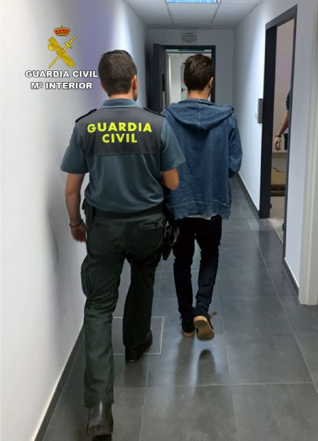 La Guardia Civil detiene a tres jóvenes en Lorca dedicados a cometer robos en colegios - 4, Foto 4