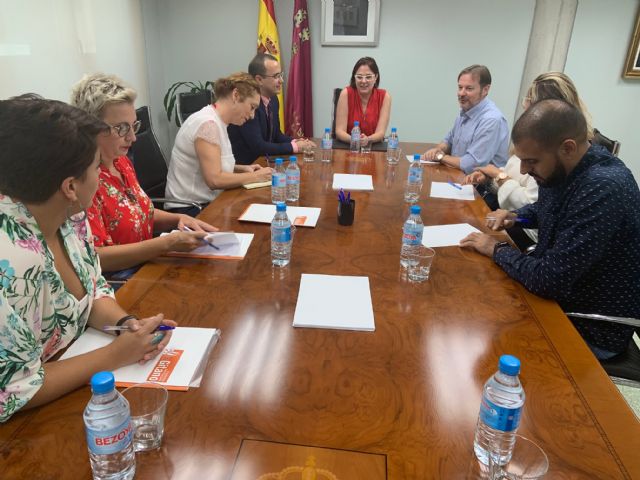 La vicepresidenta del Gobierno, Isabel Franco, se reúne con representantes de la Fundación Secretariado Gitano - 1, Foto 1