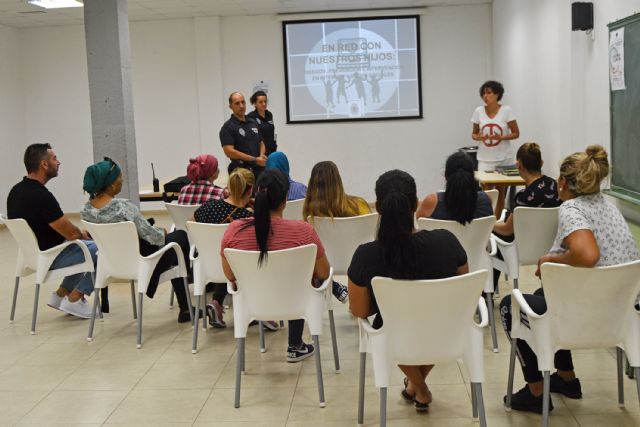 El uso de las redes sociales abre un ciclo de charlas en el centro cívico del barrio del Carmen - 3, Foto 3