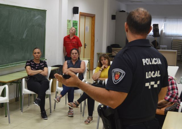 El uso de las redes sociales abre un ciclo de charlas en el centro cívico del barrio del Carmen - 4, Foto 4