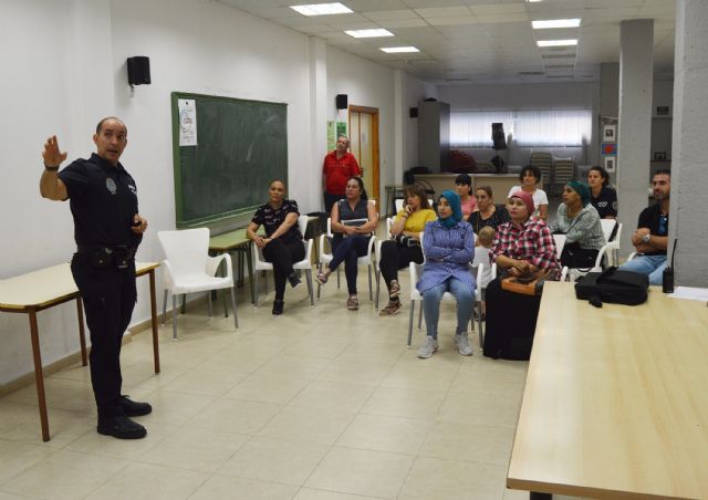 El uso de las redes sociales abre un ciclo de charlas en el centro cívico del barrio del Carmen - 5, Foto 5
